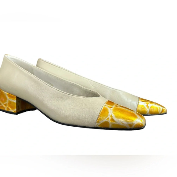 Stuart Weitzman Ivory Cream Classic Pumps Womens Size 8 AA Cap Toe Slip Heels - Picture 2 of 8